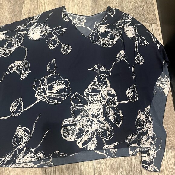 Shein Curve 4XL Womens Floral Flowy Blouse Very Loose and Light Material - Picture 1 of 4
